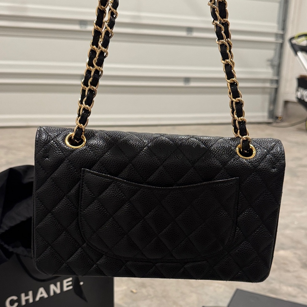 CHANEL Black Quilted Leather Shoulder Bag with Gold Chain - Picture 3 of 6